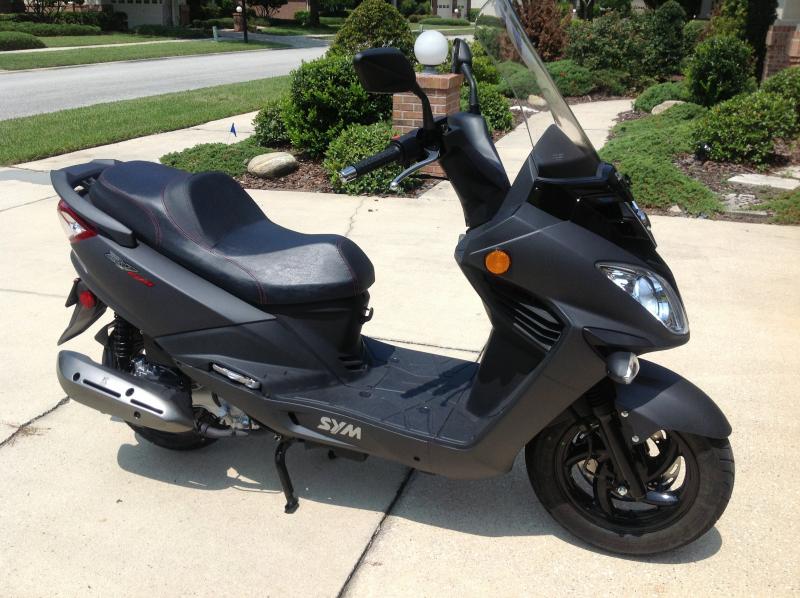 SYM RV200 EVO
My new "go-to" scoot